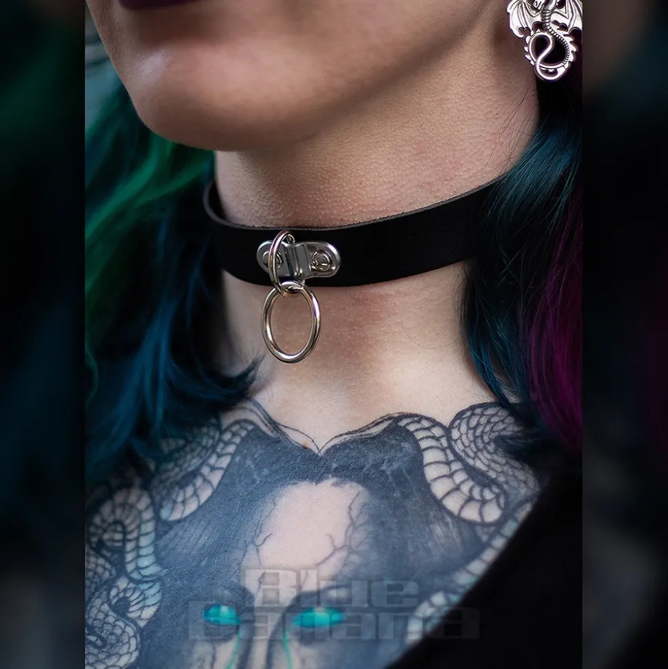 Blue Banana Hanging Ring Choker (Black)